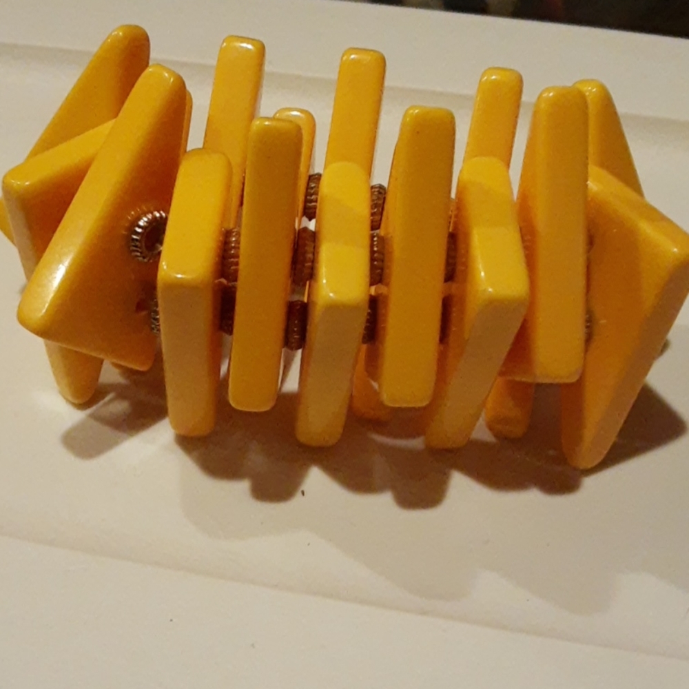 Funky yellow, stretch, triangular bracelet